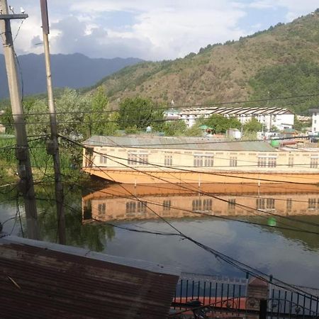 Lake Boulevard Guest House Srinagar  Exterior photo