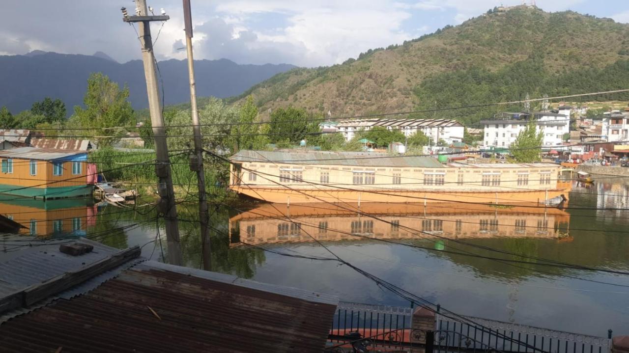 Lake Boulevard Guest House Srinagar  Exterior photo