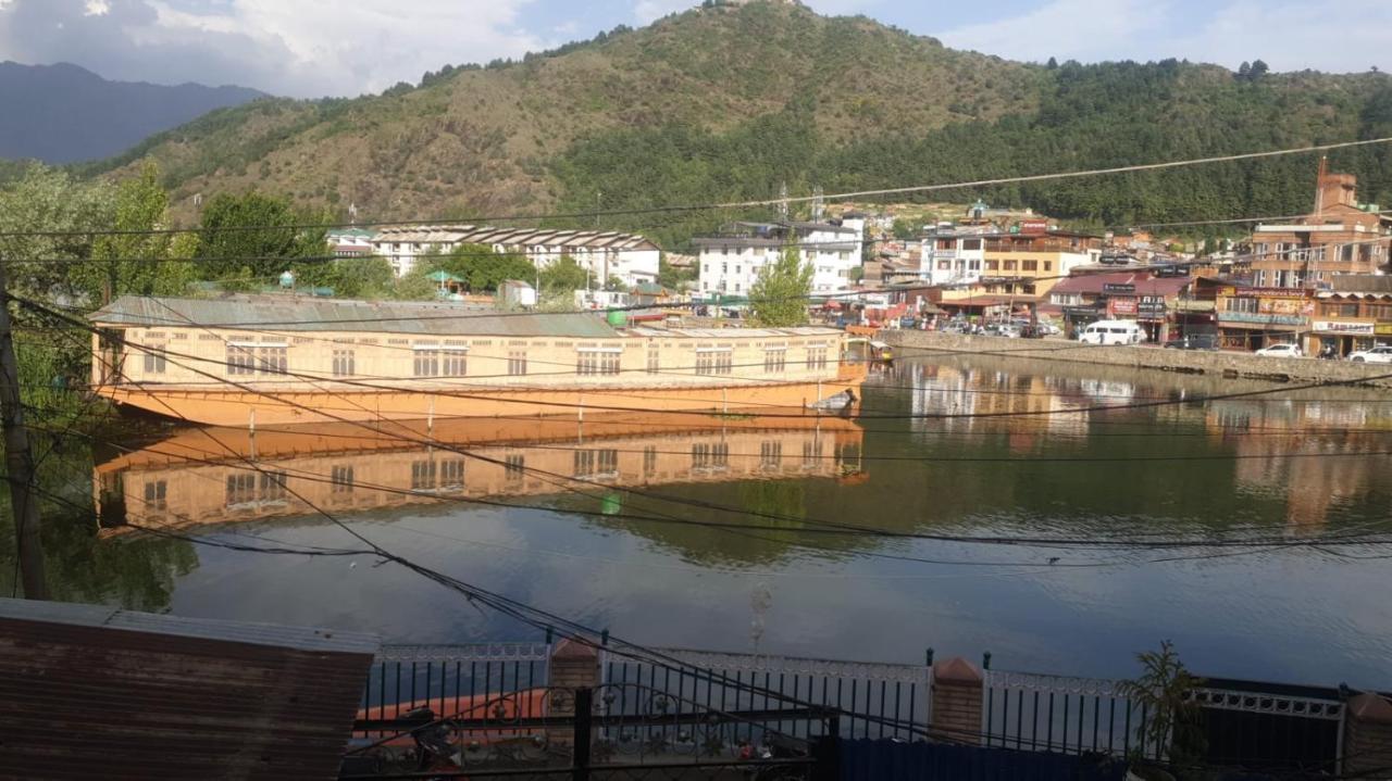 Lake Boulevard Guest House Srinagar  Exterior photo